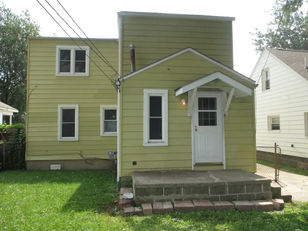 8291 Lozier Avenue Warren City MI 48089