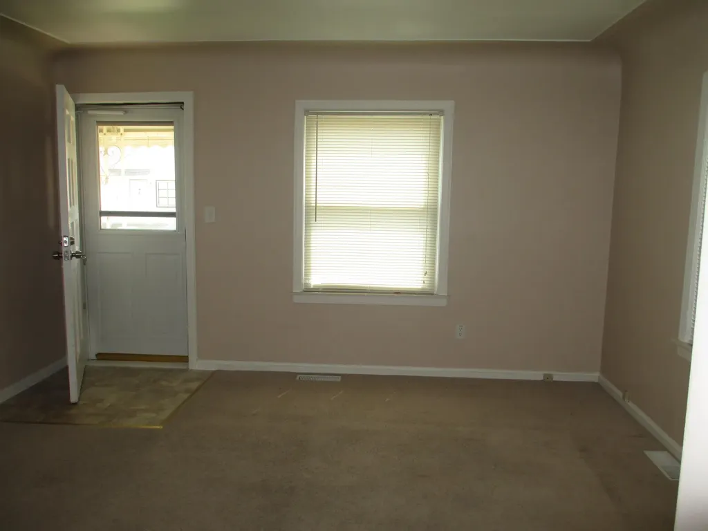 8291 Lozier Avenue Warren City MI 48089
