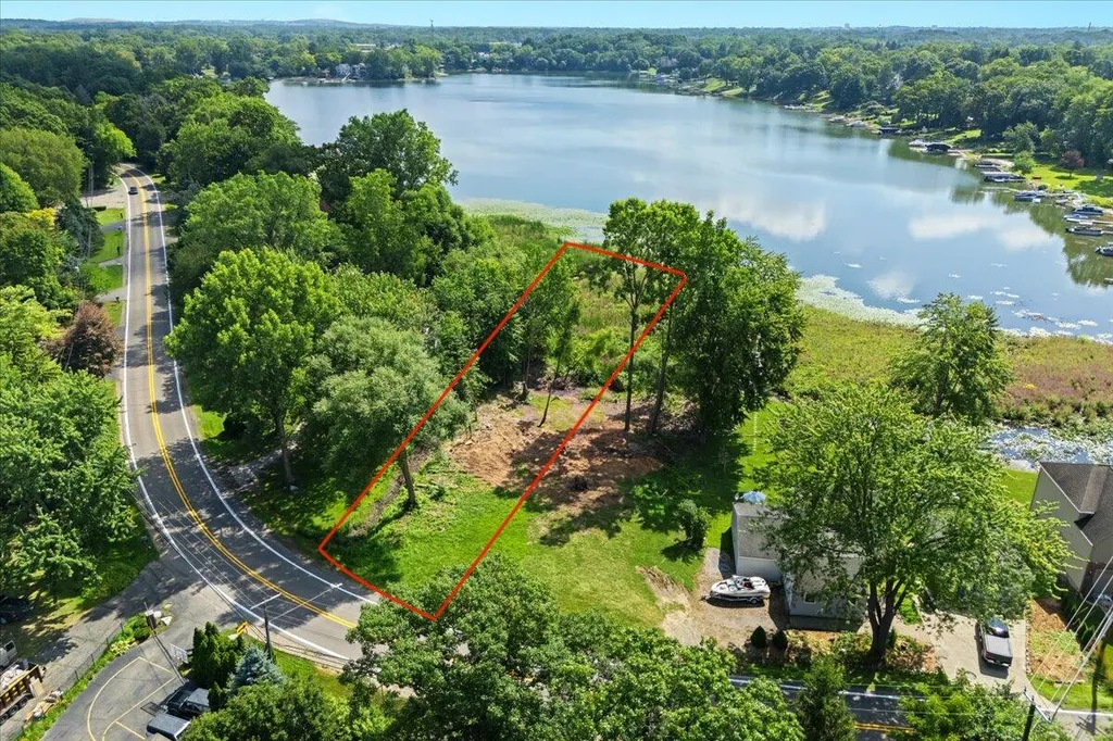 2020 Watkins Lake Road Waterford Charter Township MI 48328