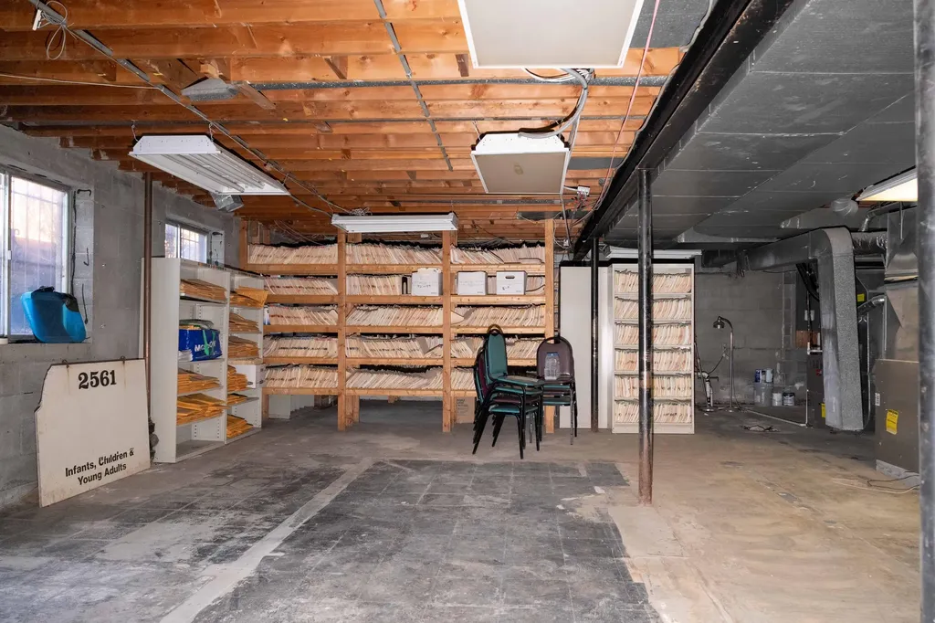 2561 Elizabeth Lake Road Waterford Charter Township MI 48328