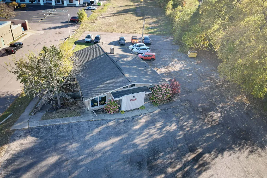 2561 Elizabeth Lake Road Waterford Charter Township MI 48328