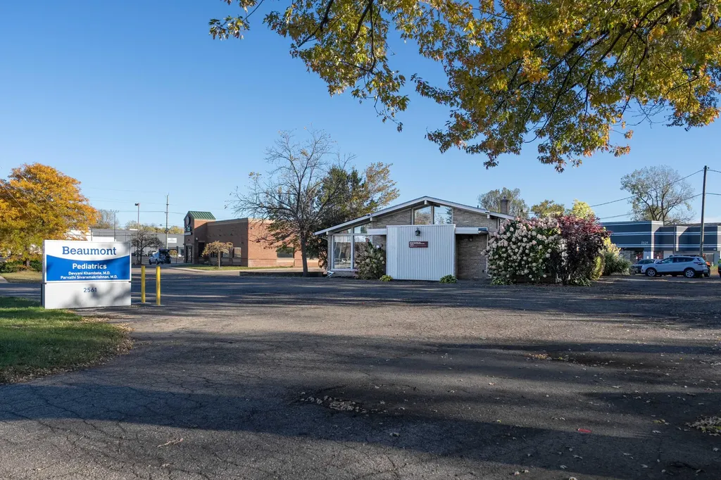 2561 Elizabeth Lake Road Waterford Charter Township MI 48328