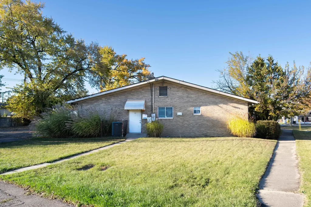 2561 Elizabeth Lake Road Waterford Charter Township MI 48328