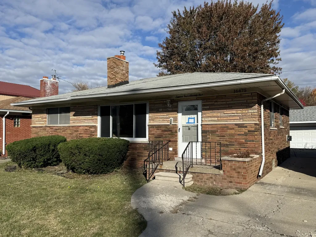 16475 E 8 Mile Road Eastpointe City MI 48021