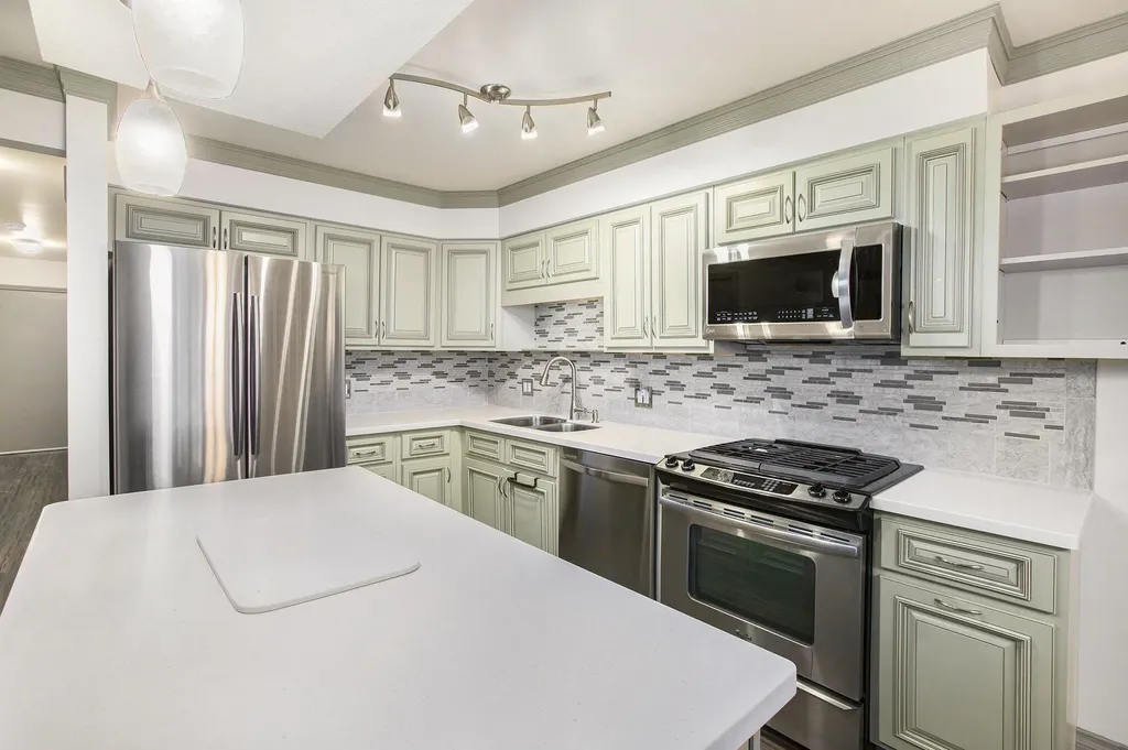 548 Park Place Saline City MI 48176