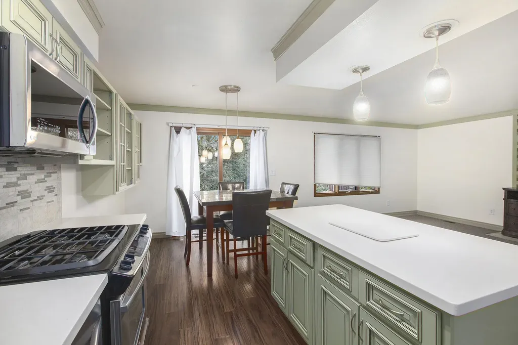 548 Park Place Saline City MI 48176
