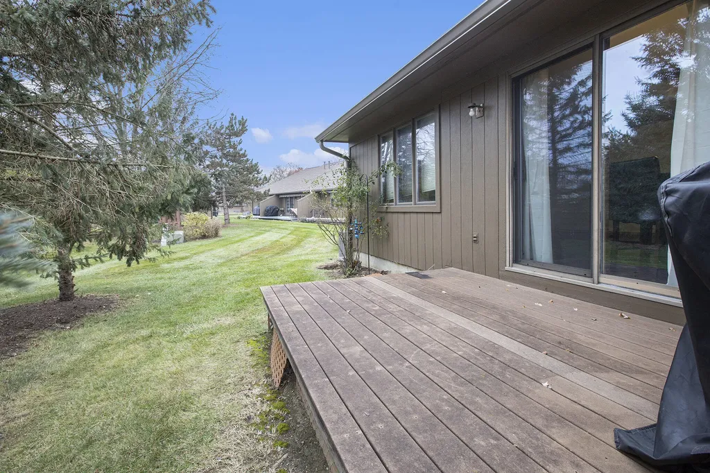548 Park Place Saline City MI 48176