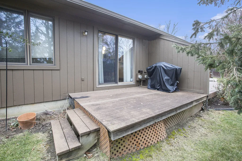 548 Park Place Saline City MI 48176