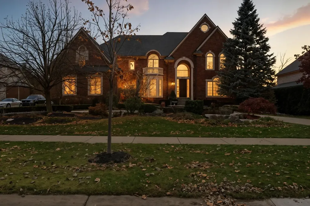 5520 Whitehall Boulevard Oakland Charter Township MI 48306