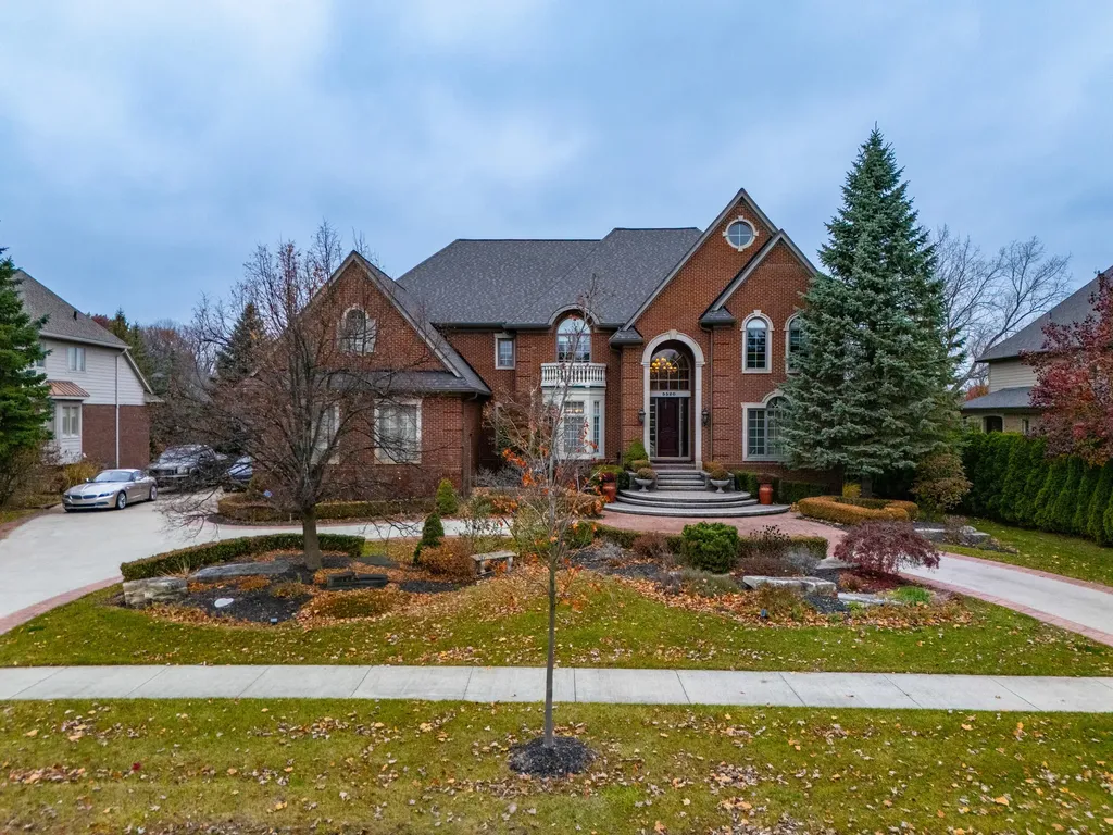 5520 Whitehall Boulevard Oakland Charter Township MI 48306
