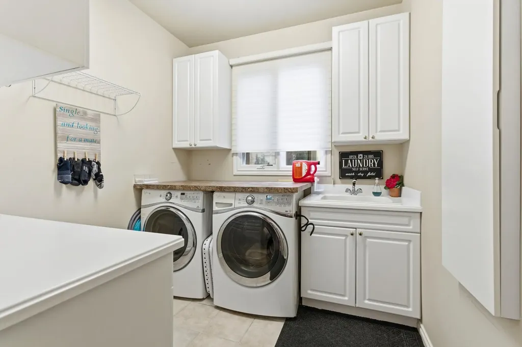 5520 Whitehall Boulevard Oakland Charter Township MI 48306