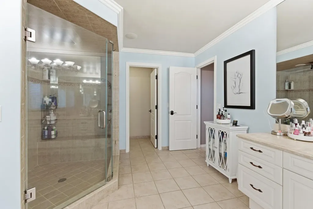 5520 Whitehall Boulevard Oakland Charter Township MI 48306
