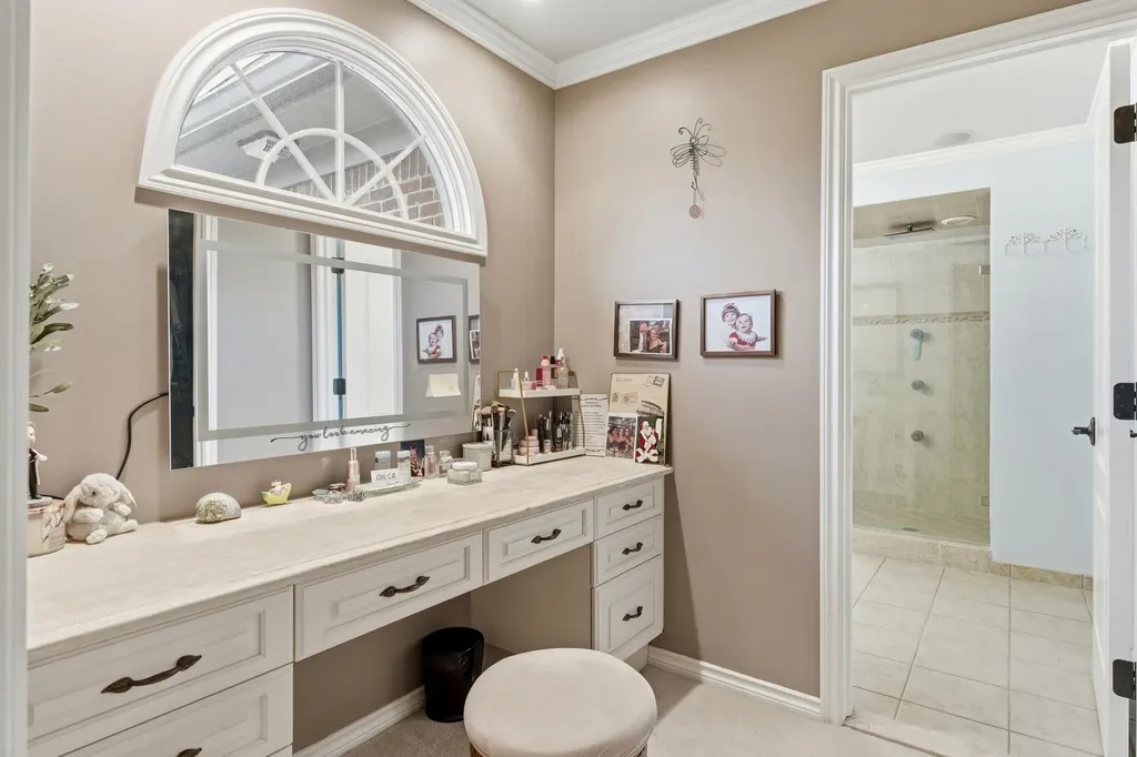 5520 Whitehall Boulevard Oakland Charter Township MI 48306