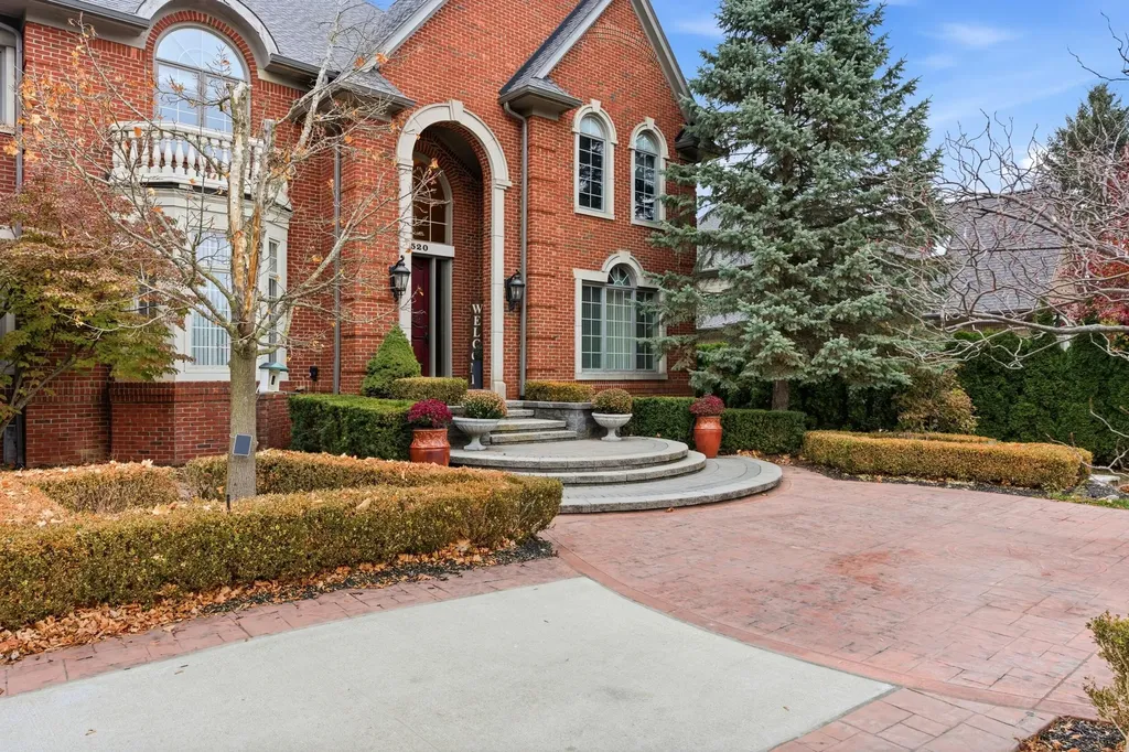5520 Whitehall Boulevard Oakland Charter Township MI 48306