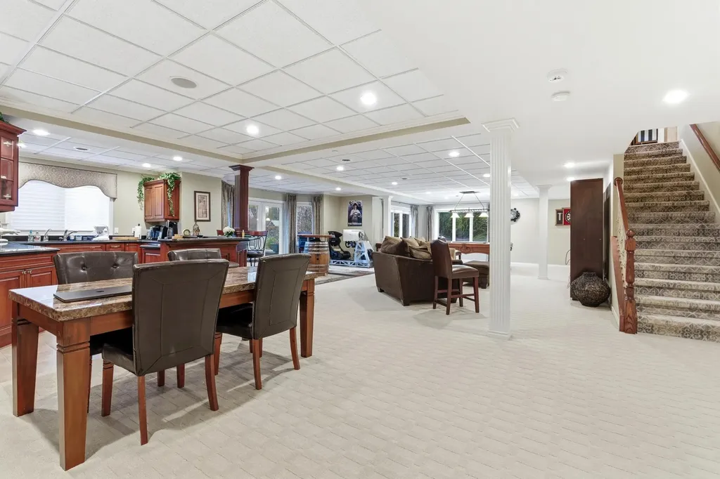 5520 Whitehall Boulevard Oakland Charter Township MI 48306