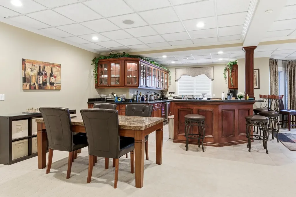 5520 Whitehall Boulevard Oakland Charter Township MI 48306