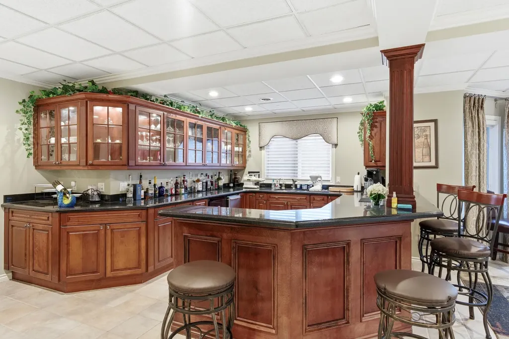 5520 Whitehall Boulevard Oakland Charter Township MI 48306