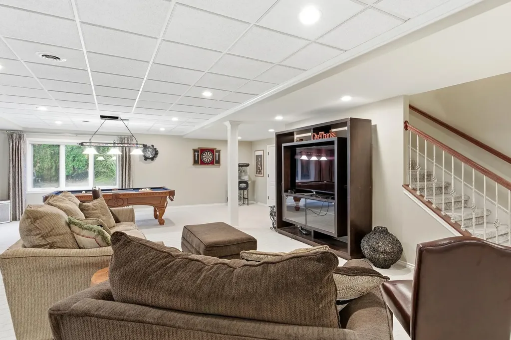 5520 Whitehall Boulevard Oakland Charter Township MI 48306