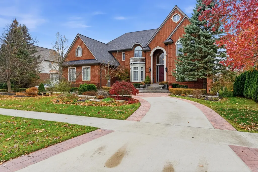 5520 Whitehall Boulevard Oakland Charter Township MI 48306