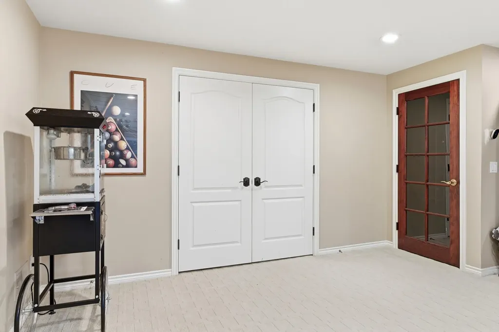 5520 Whitehall Boulevard Oakland Charter Township MI 48306