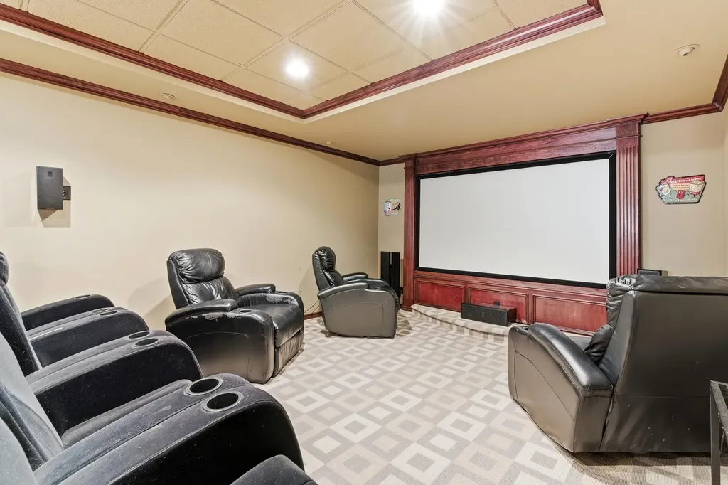 5520 Whitehall Boulevard Oakland Charter Township MI 48306