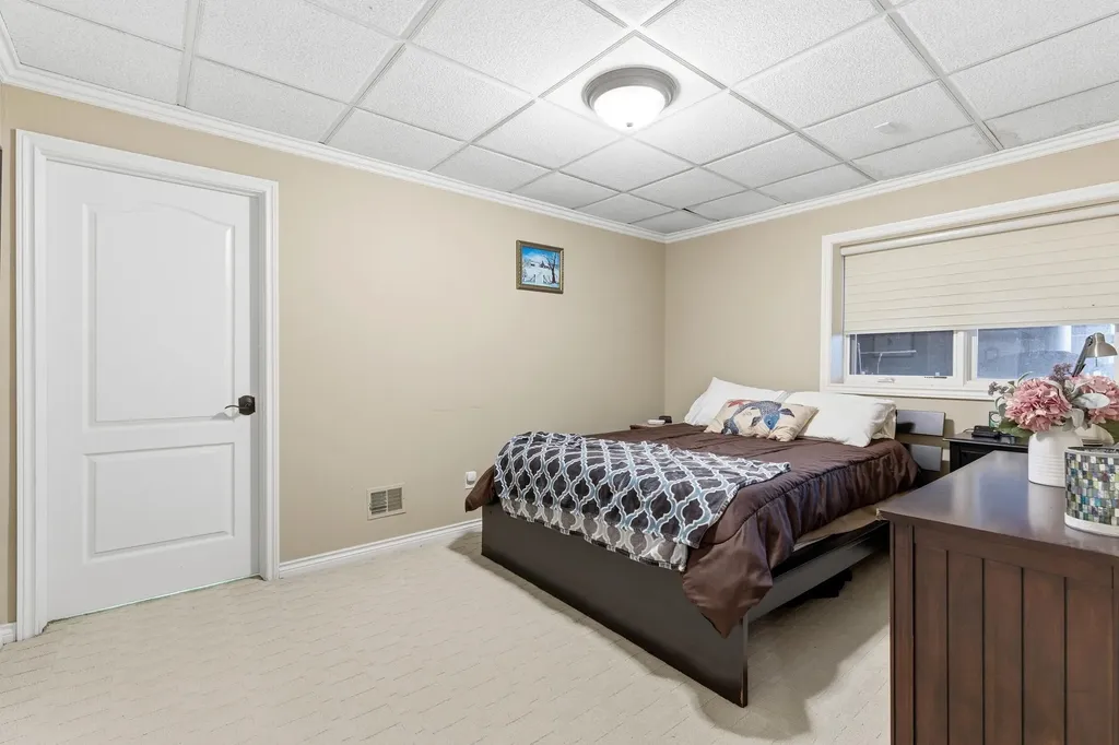 5520 Whitehall Boulevard Oakland Charter Township MI 48306