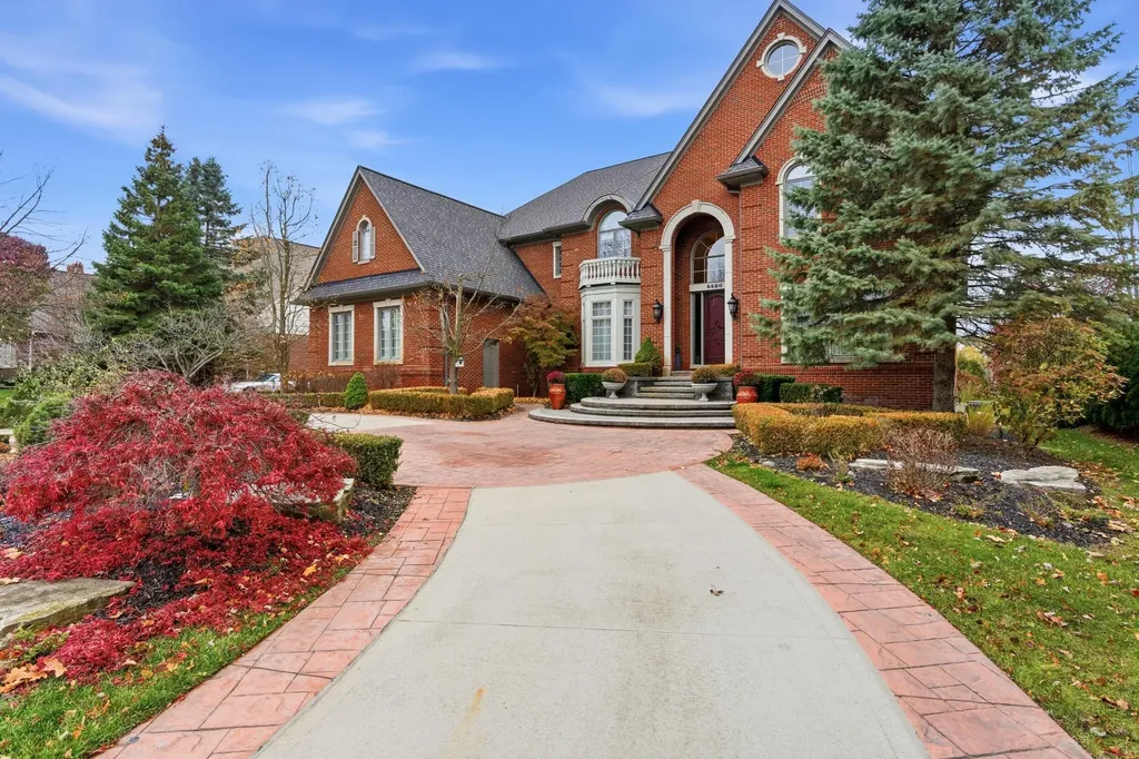 5520 Whitehall Boulevard Oakland Charter Township MI 48306