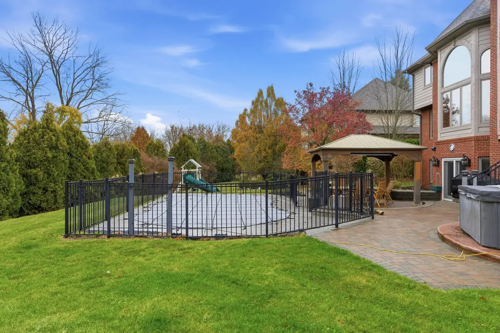 5520 Whitehall Boulevard Oakland Charter Township MI 48306