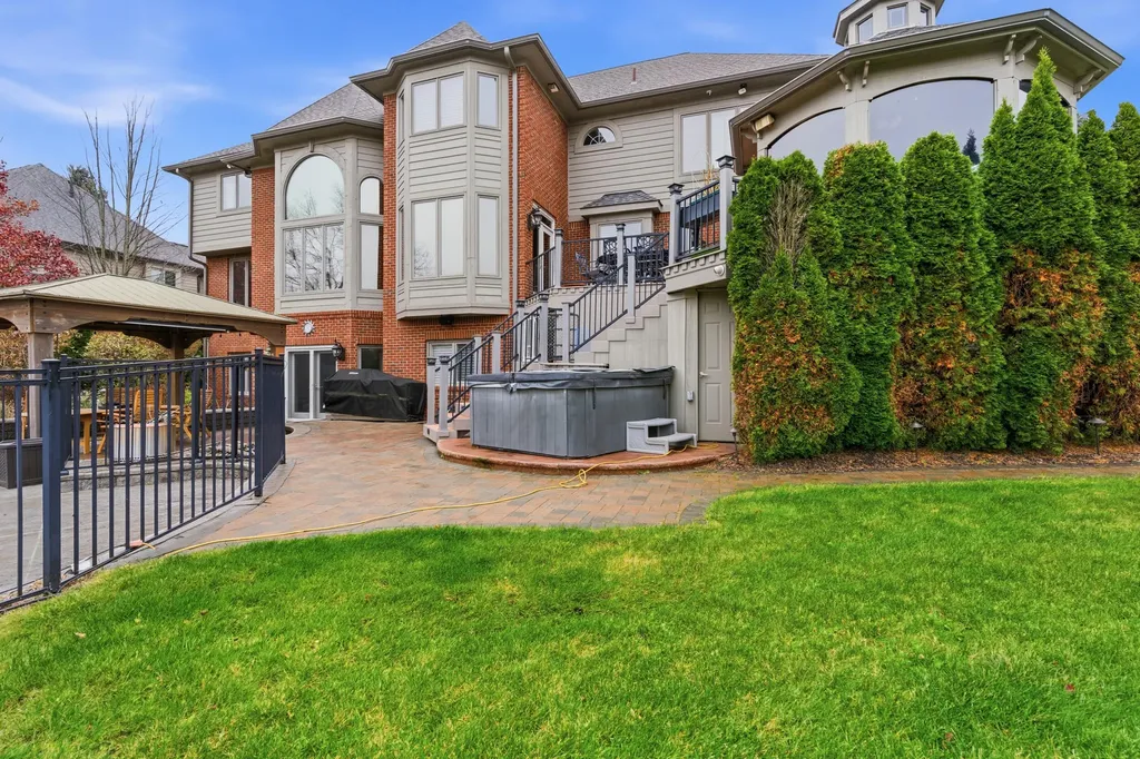5520 Whitehall Boulevard Oakland Charter Township MI 48306