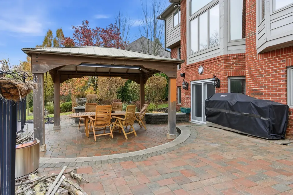 5520 Whitehall Boulevard Oakland Charter Township MI 48306