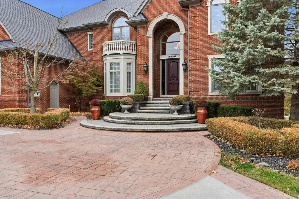 5520 Whitehall Boulevard Oakland Charter Township MI 48306