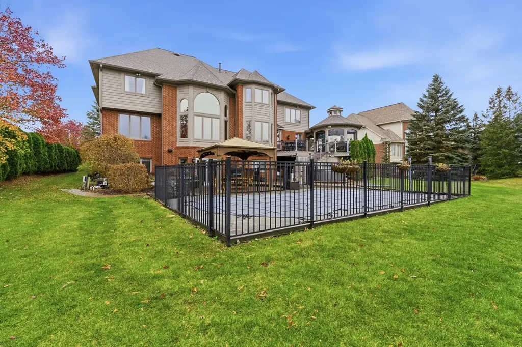 5520 Whitehall Boulevard Oakland Charter Township MI 48306