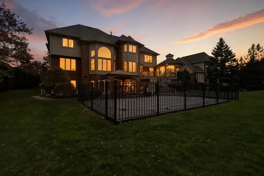 5520 Whitehall Boulevard Oakland Charter Township MI 48306
