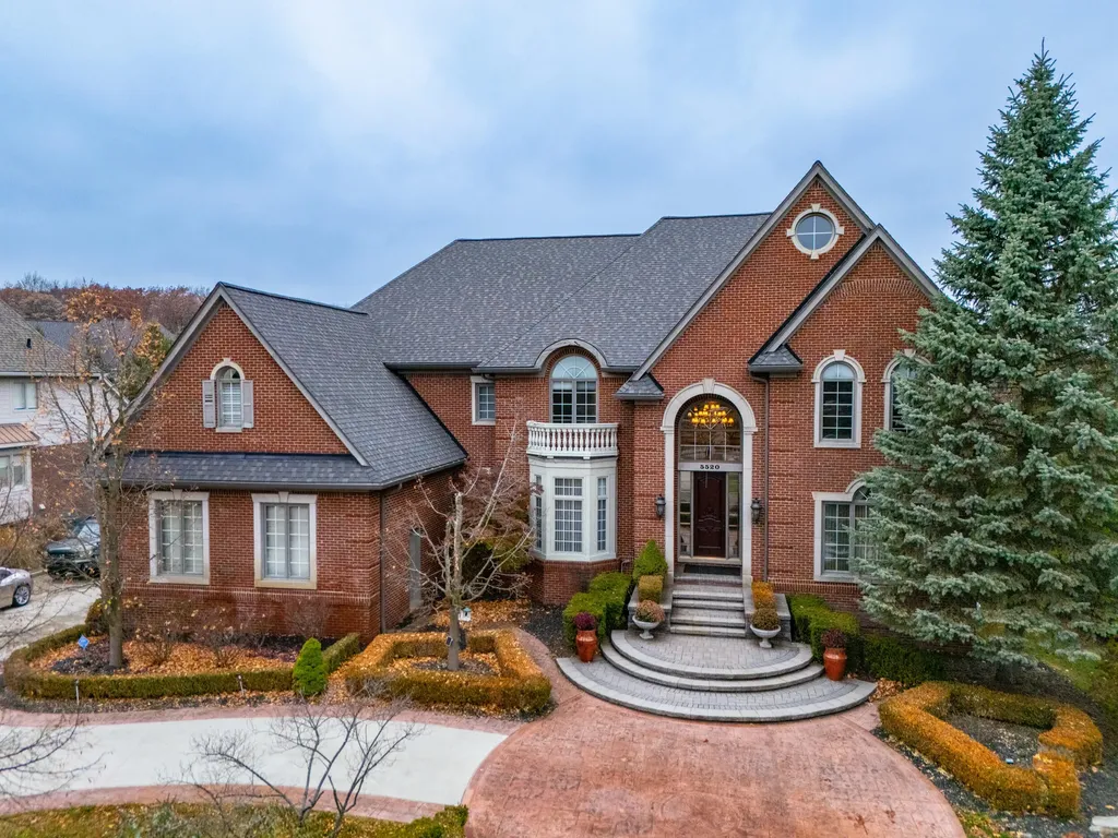 5520 Whitehall Boulevard Oakland Charter Township MI 48306