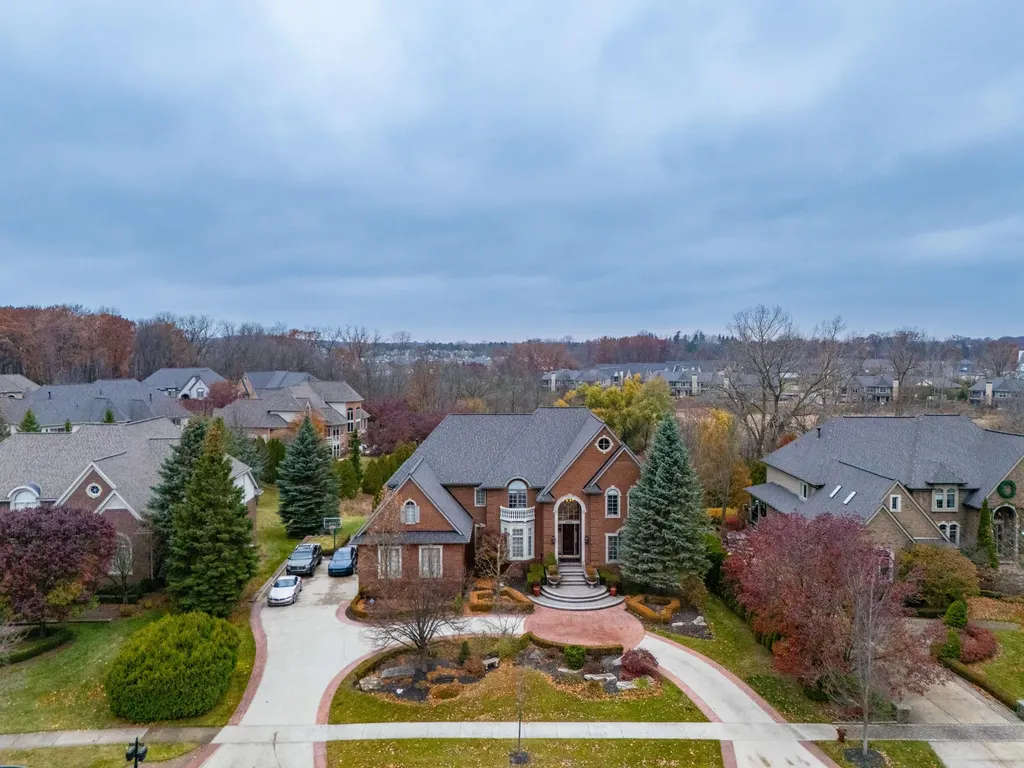 5520 Whitehall Boulevard Oakland Charter Township MI 48306