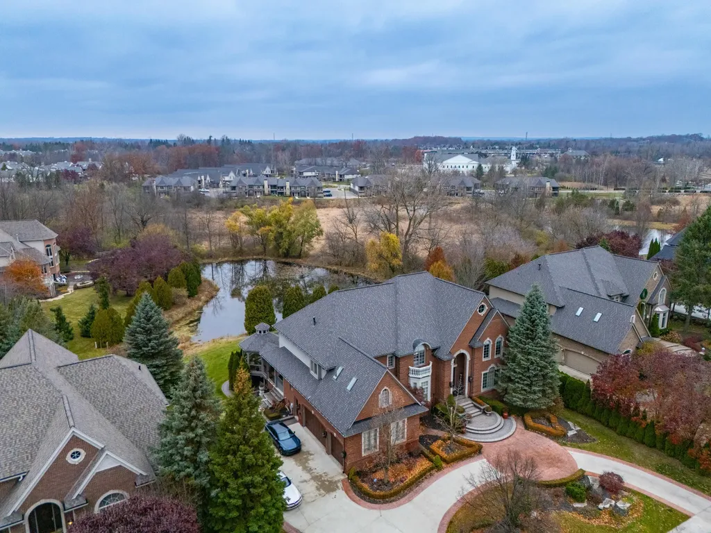 5520 Whitehall Boulevard Oakland Charter Township MI 48306