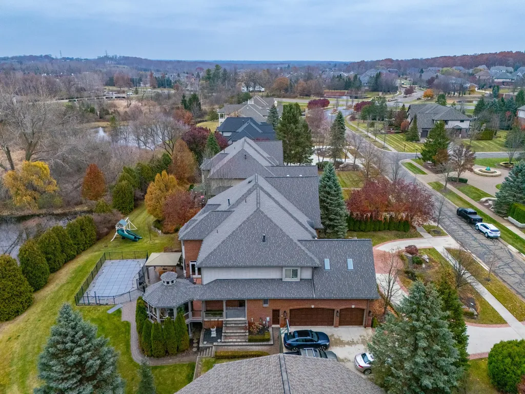 5520 Whitehall Boulevard Oakland Charter Township MI 48306