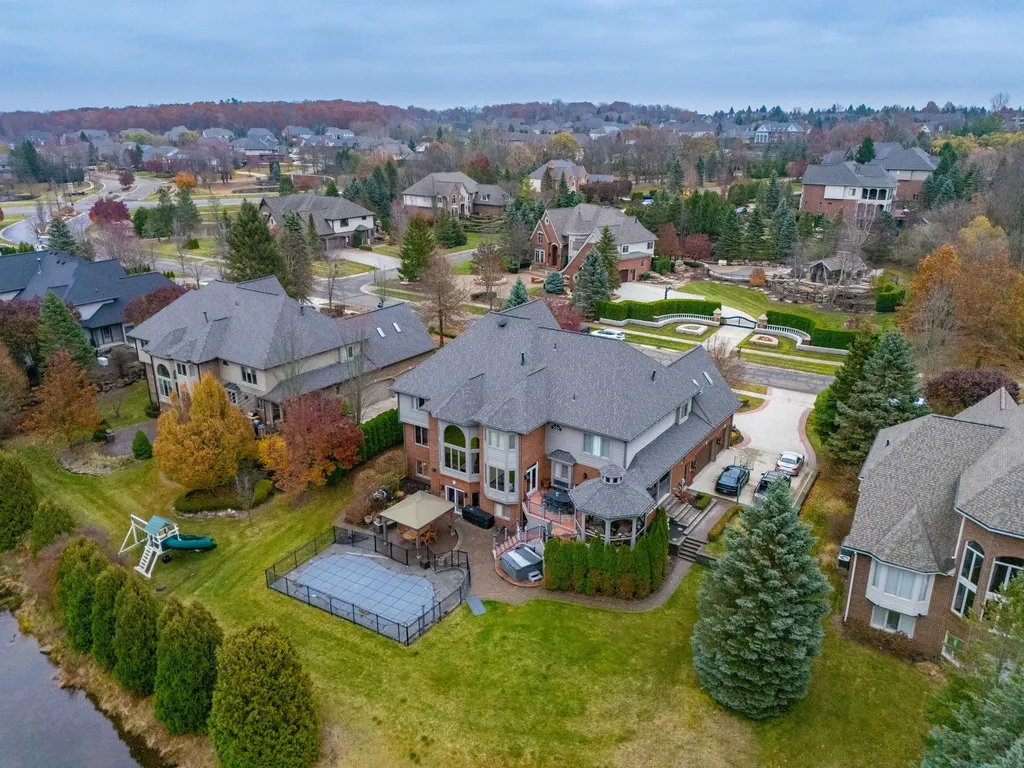 5520 Whitehall Boulevard Oakland Charter Township MI 48306