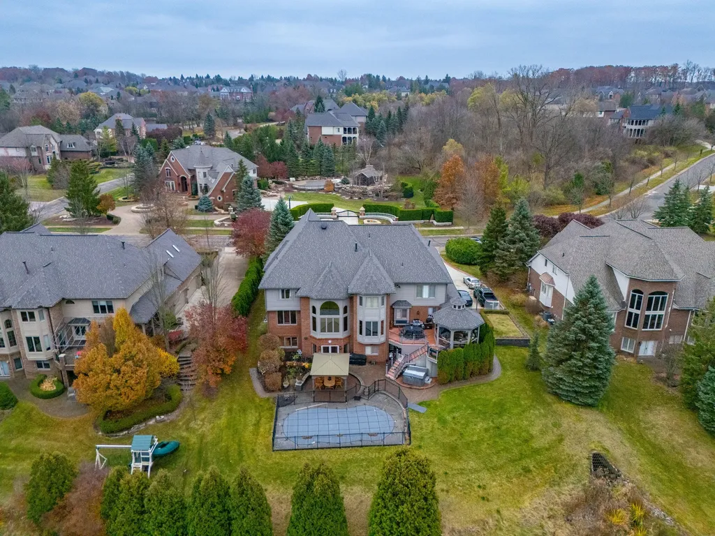 5520 Whitehall Boulevard Oakland Charter Township MI 48306