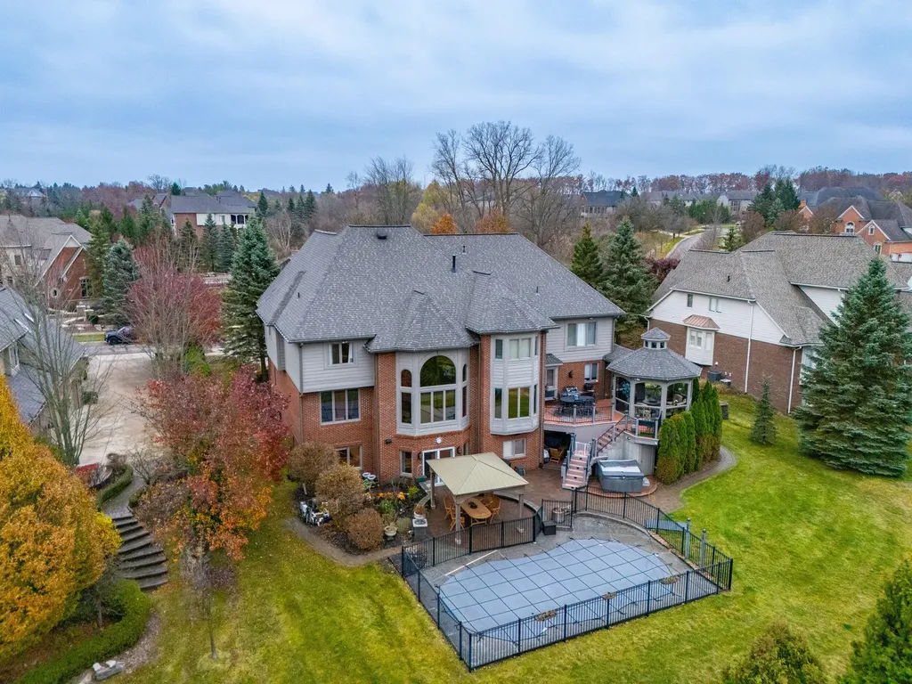 5520 Whitehall Boulevard Oakland Charter Township MI 48306