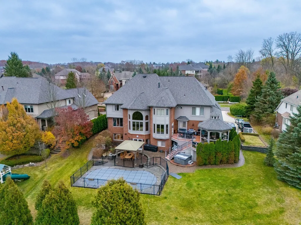 5520 Whitehall Boulevard Oakland Charter Township MI 48306