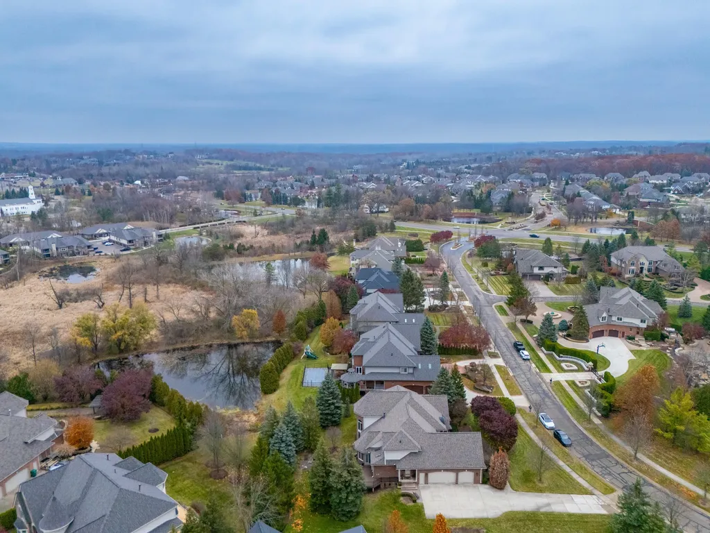 5520 Whitehall Boulevard Oakland Charter Township MI 48306