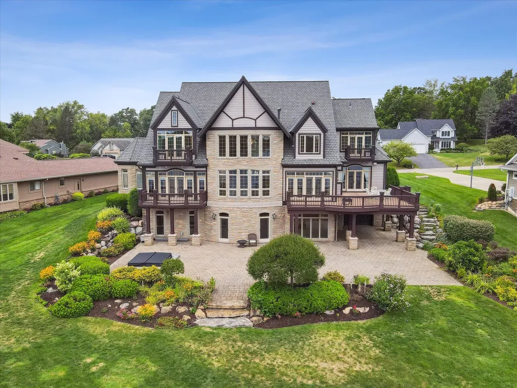 4349 Island View Drive Fenton Charter Township MI 48430