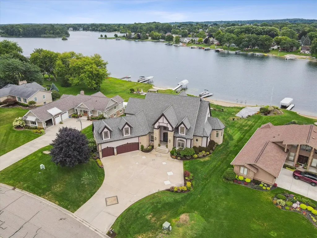 4349 Island View Drive Fenton Charter Township MI 48430