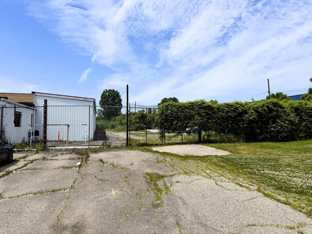 24155 Groesbeck Highway Warren City MI 48089