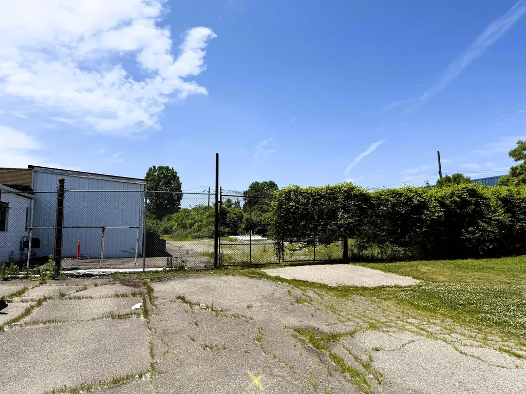 24155 Groesbeck Highway Warren City MI 48089