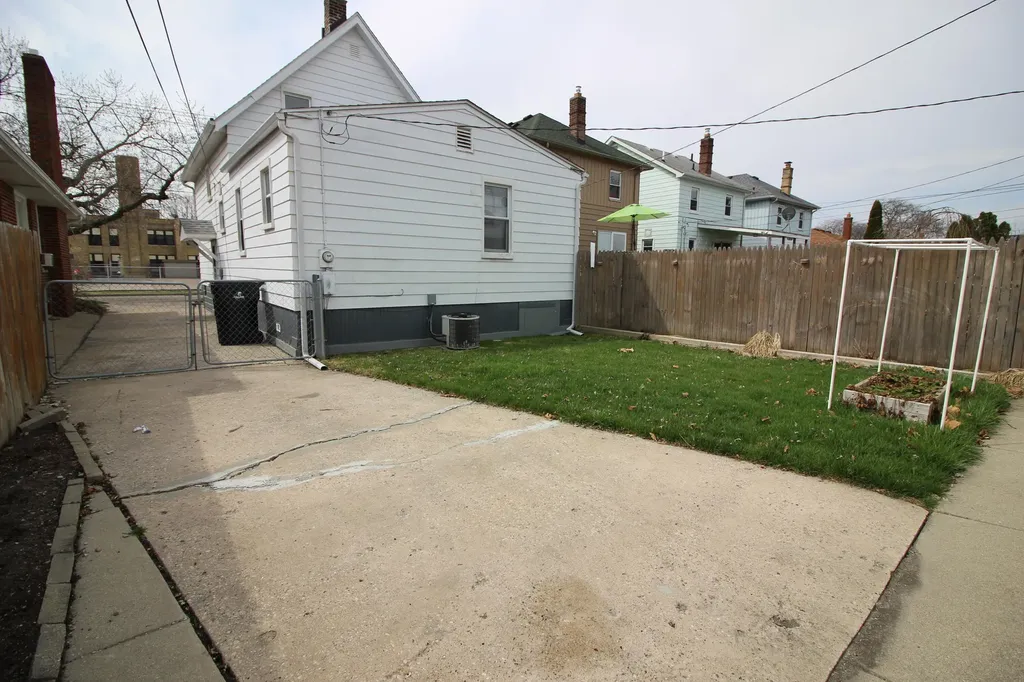 1316 Vinewood Street Wyandotte City MI 48192