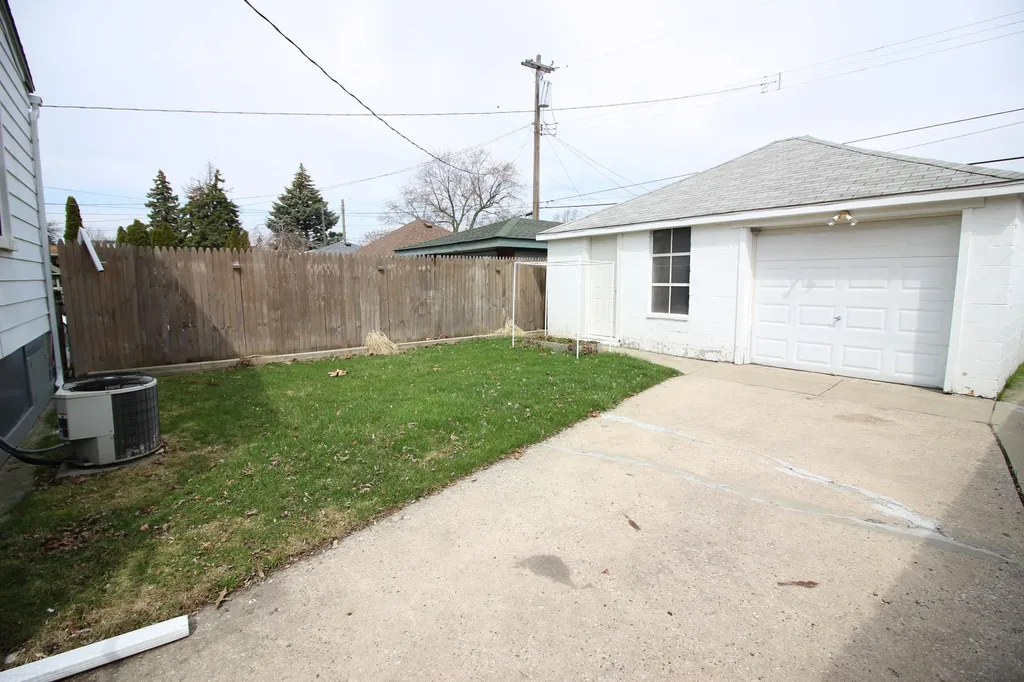 1316 Vinewood Street Wyandotte City MI 48192