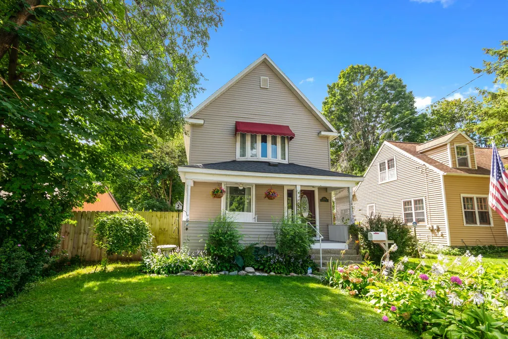 1118 E Alcott Street Kalamazoo City MI 49001