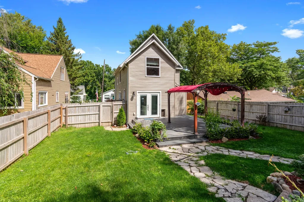 1118 E Alcott Street Kalamazoo City MI 49001